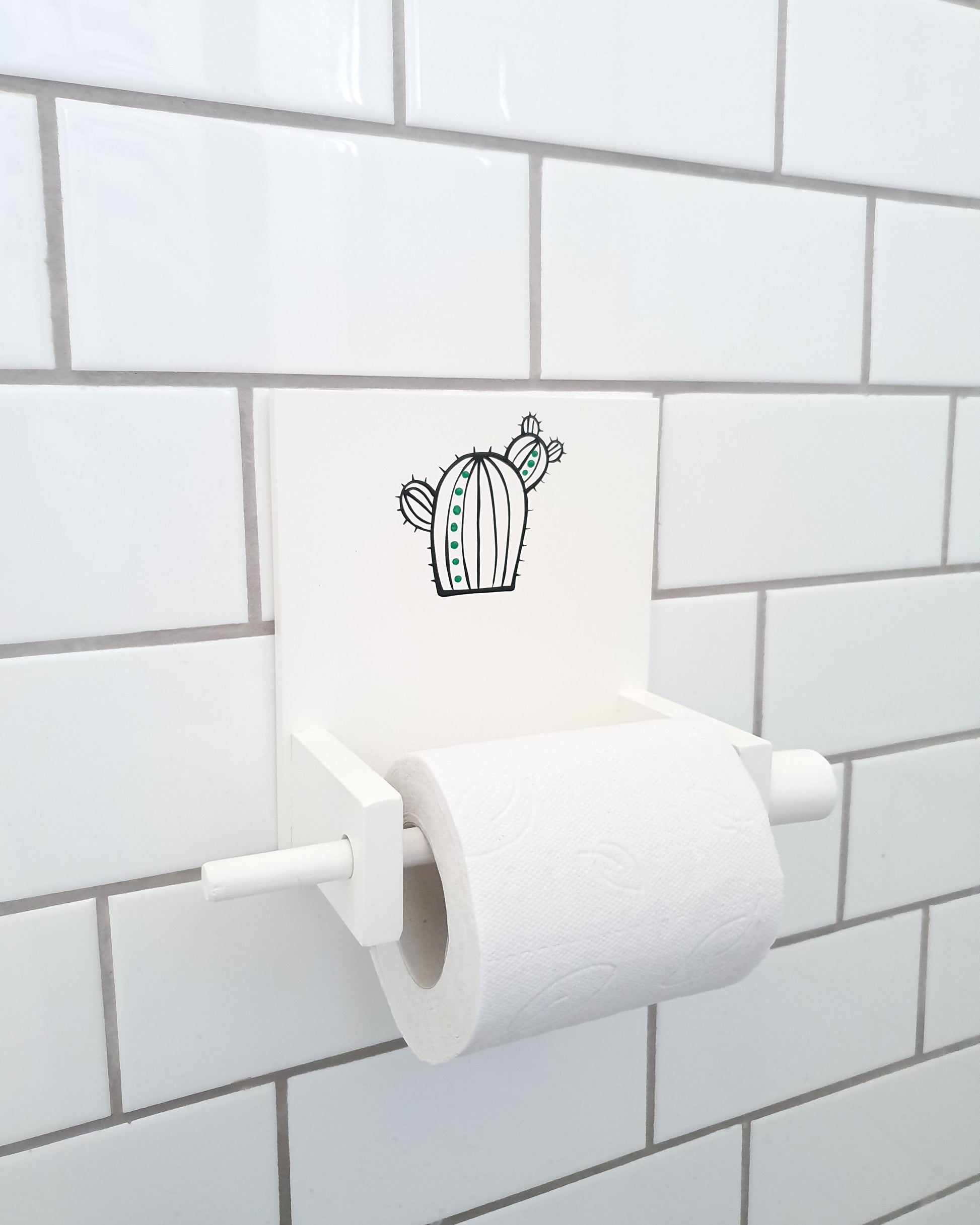 מחזיק נייר טואלט מעץ מעוצב בעבודת יד עם ציור קקטוס עדין לחדר רחצה
