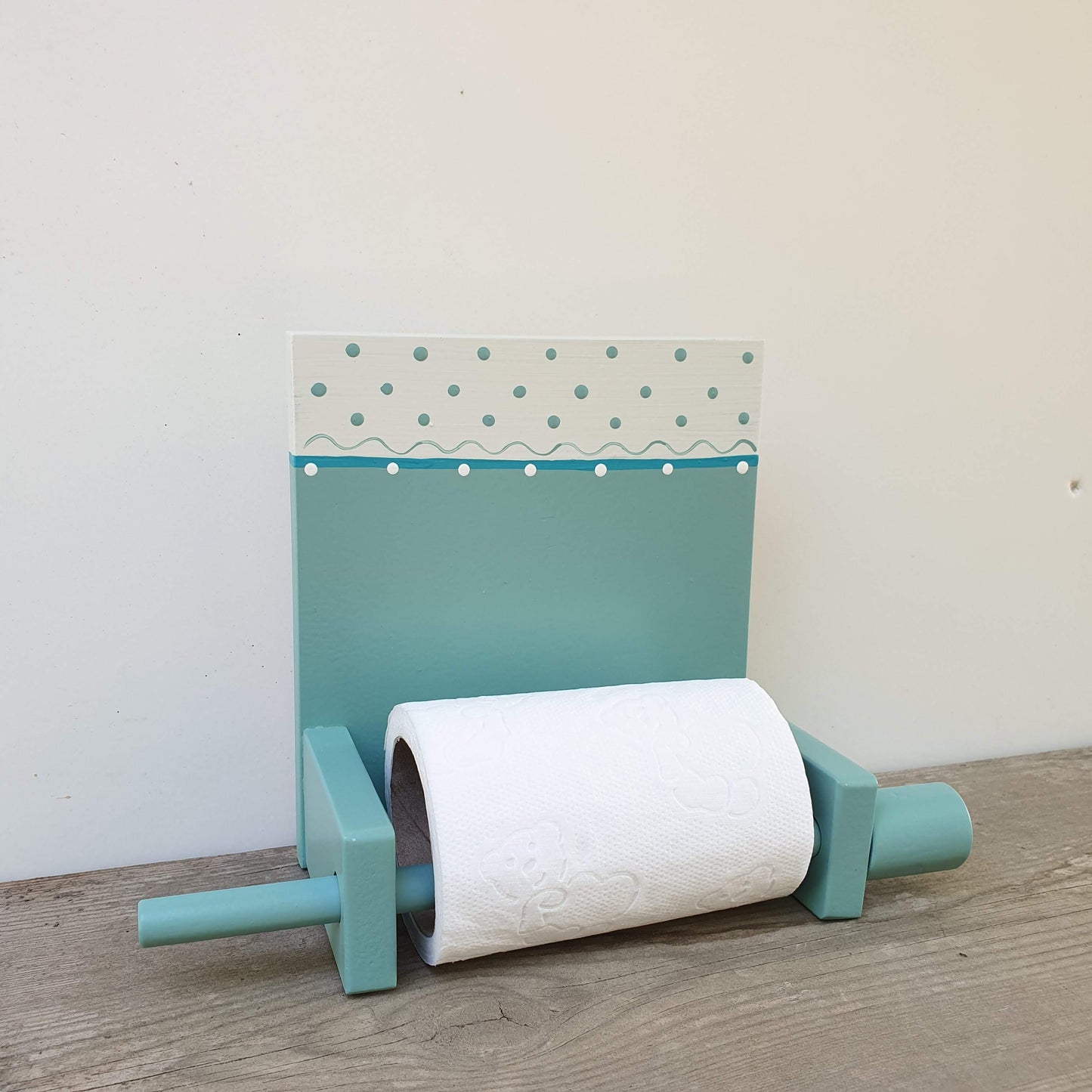 מחזיק נייר טואלט מעץ בעבודת יד