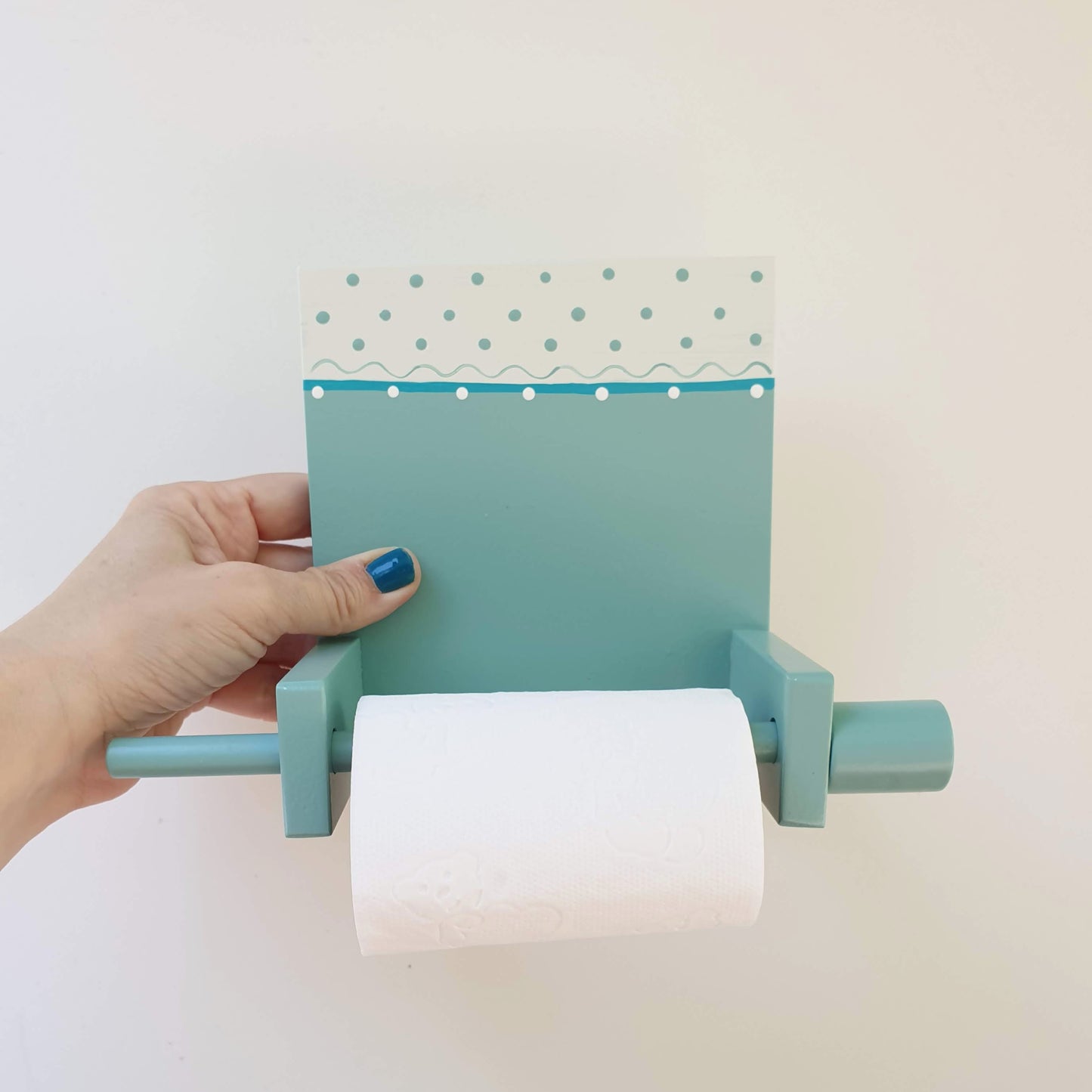 מחזיק נייר טואלט מעץ בעבודת יד