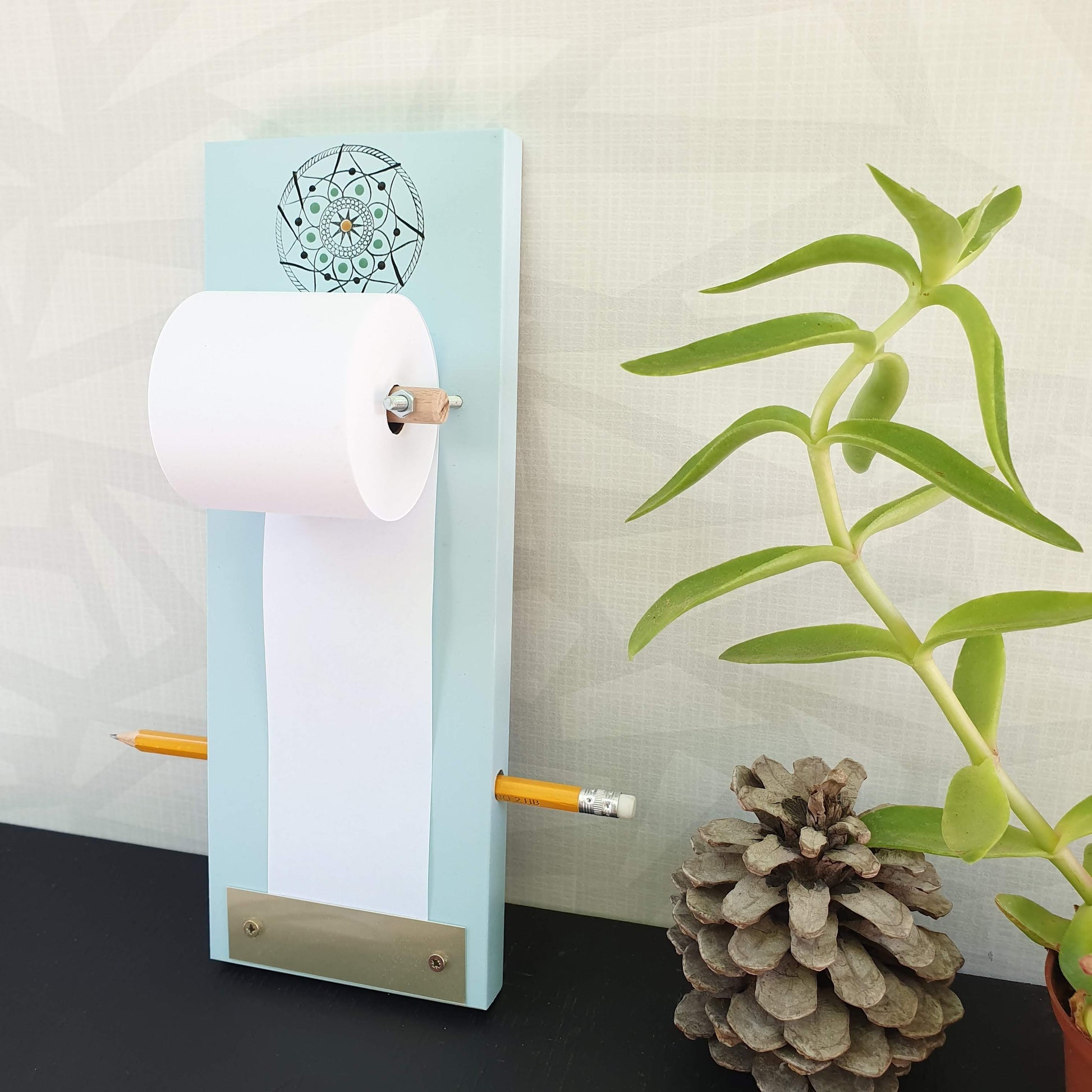 מגנט למקרר רשימות מכלת בצבע תכלת עם מנדלה מצוירת ביד פנקס קניות למטבח מתנה לחג מתנה למורה ולגננת