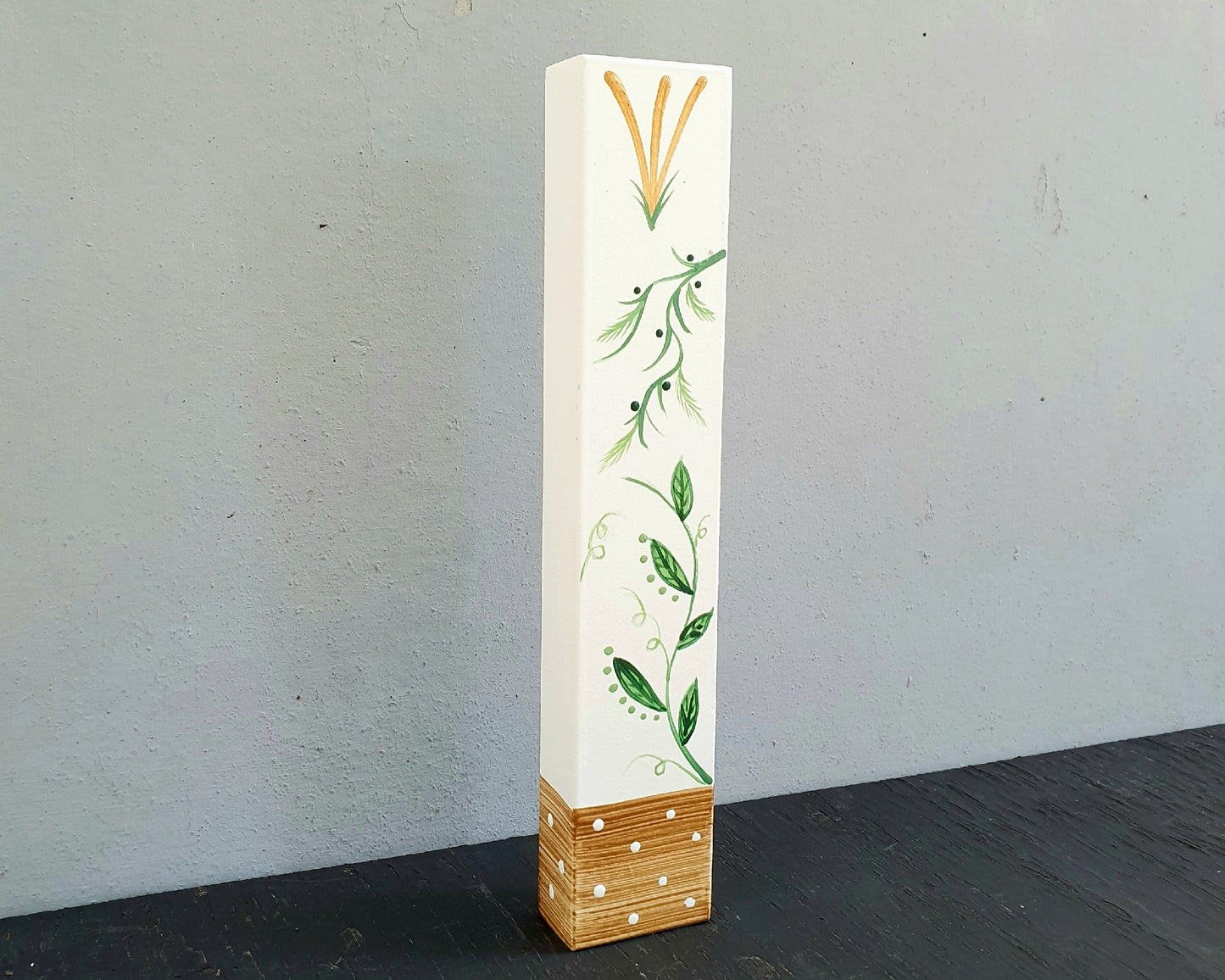 Astar | מזוזה מעוצבת עם ענפים ירוקים מצוירים