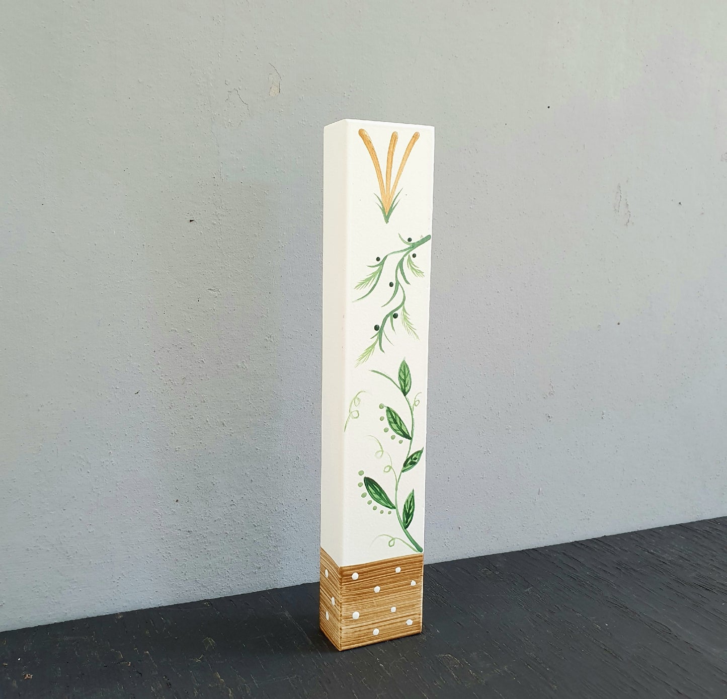 Astar | מזוזה מעוצבת עם ענפים ירוקים מצוירים