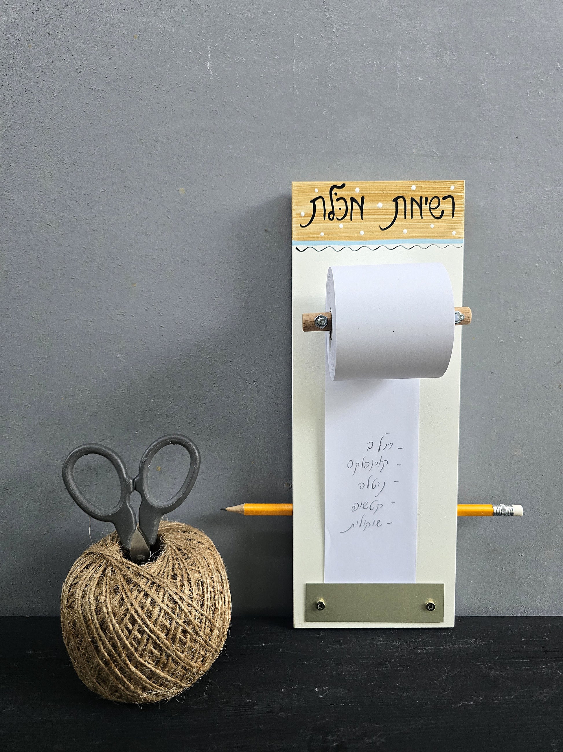 מגנט למקרר לרשימות בעבודת יד ממוסליל עם מקום לעיפרון מתאים לרשימת קניות תזכורות מתנה שימושית וארגון המטבח