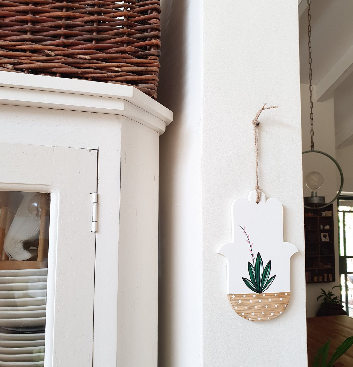 Astar | חמסה מעוצבת לקיר בעבודת יד עם ציור קקטוס