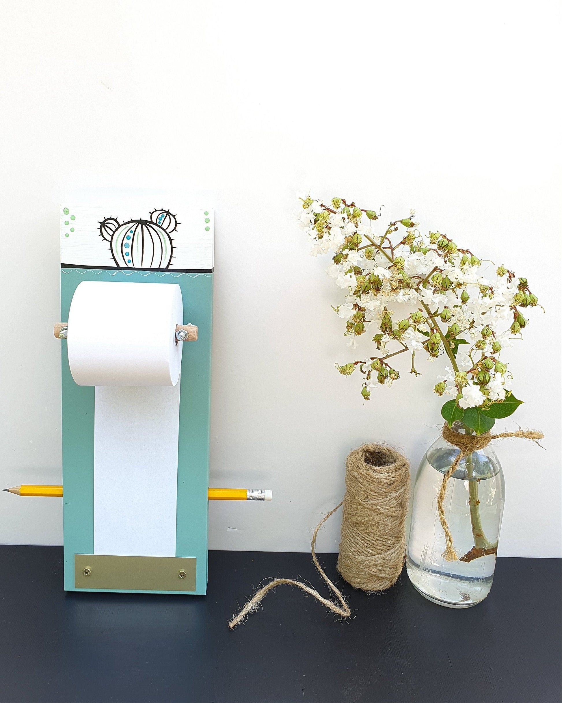 מגנט למקרר תכלת טורקיז עם קקטוס   מצויר ביד פנקס קניות למטבח מתנה  נהדרת לפסח מתנה לבית חדש מתנה לאמא