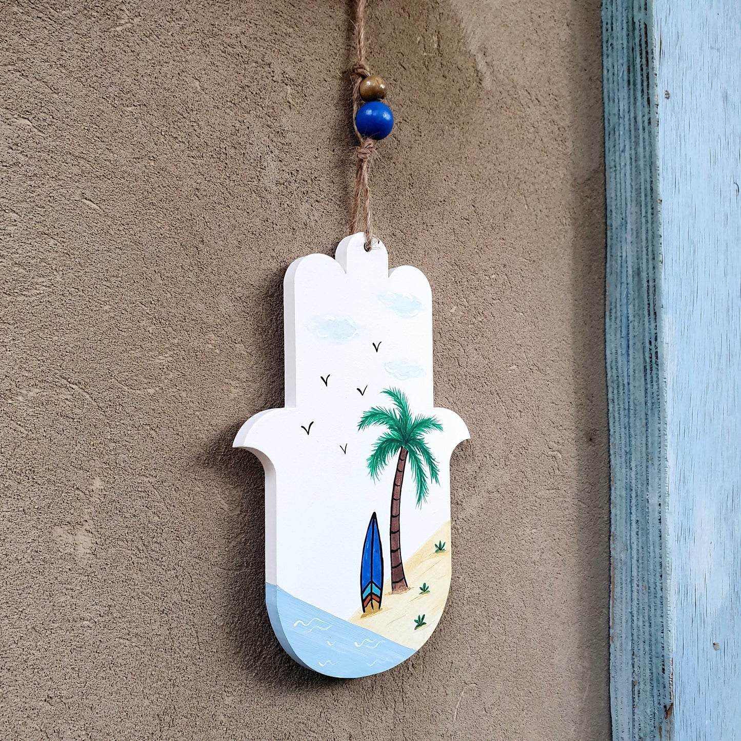 חמסה מעץ עם ציור דקלים בעבודת יד מתנה מקורית לחנוכת בית ולאוהבי הים