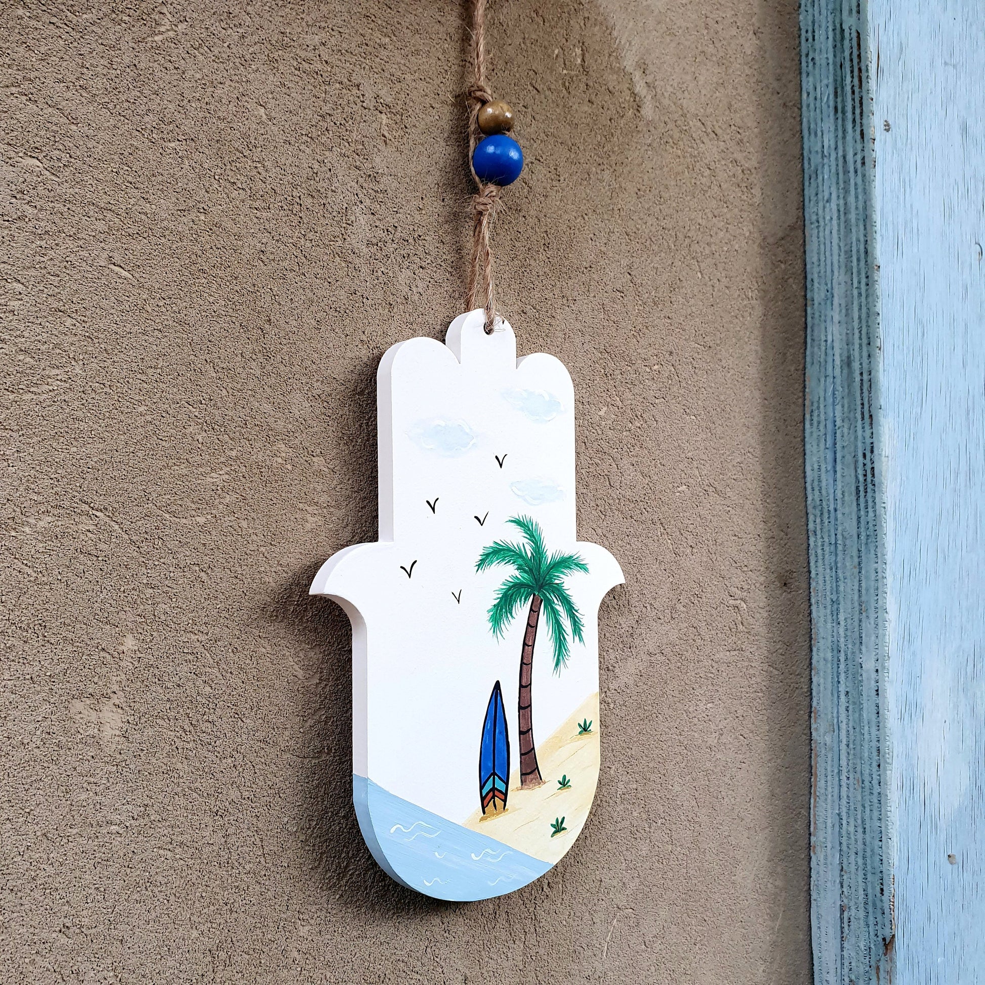 חמסה מעץ עם ציור דקלים בעבודת יד מתנה מקורית לחנוכת בית ולאוהבי הים