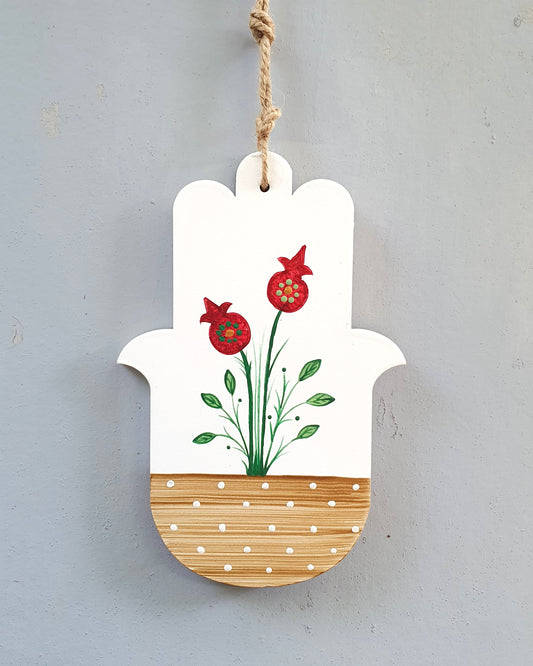 חמסה בעבודת יד עם ציור רימונים אדומים, סמל לשפע ברכה ופוריות מתנה לאירוסין לראש השנה ולבית חדש