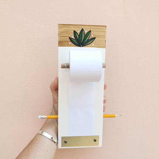 לוח רשימות מגנטי למקרר עם איור סוקולנט מצויר ונייר סליל