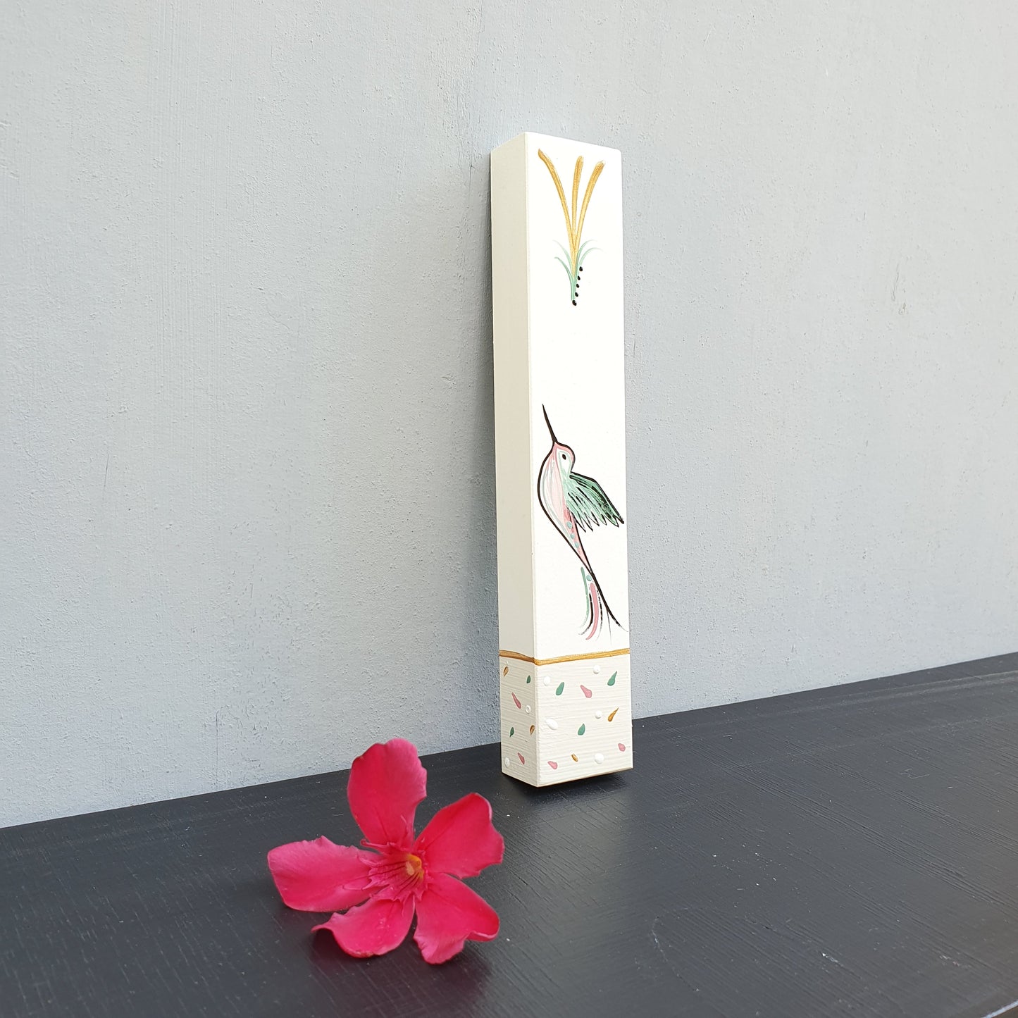 Astar | מזוזה מעוצבת עם ציור יונק דבש