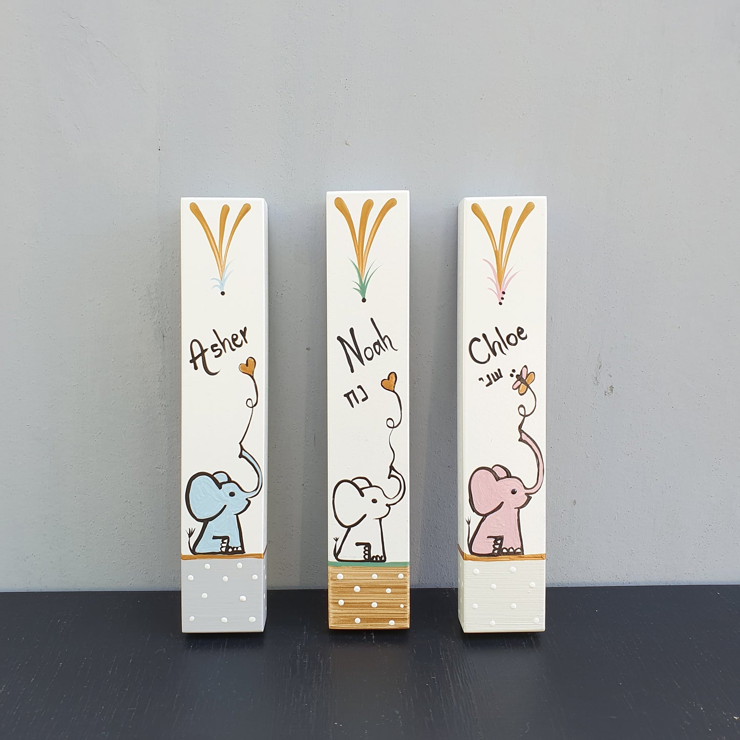 Astar | מזוזה לחדר ילדים עם ציור פיל וכיתוב אישי בעבודת יד