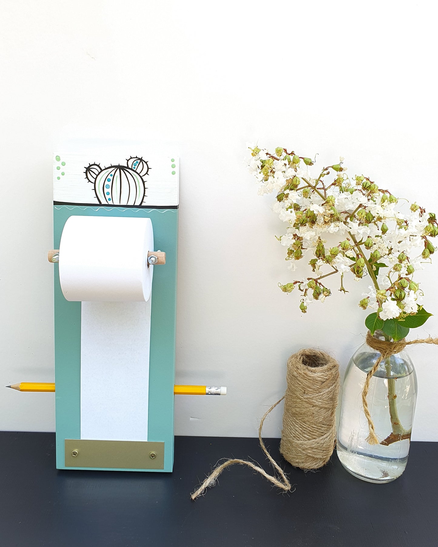 מגנט למקרר תכלת טורקיז עם קקטוס   מצויר ביד פנקס קניות למטבח מתנה  נהדרת לפסח מתנה לבית חדש מתנה לאמא