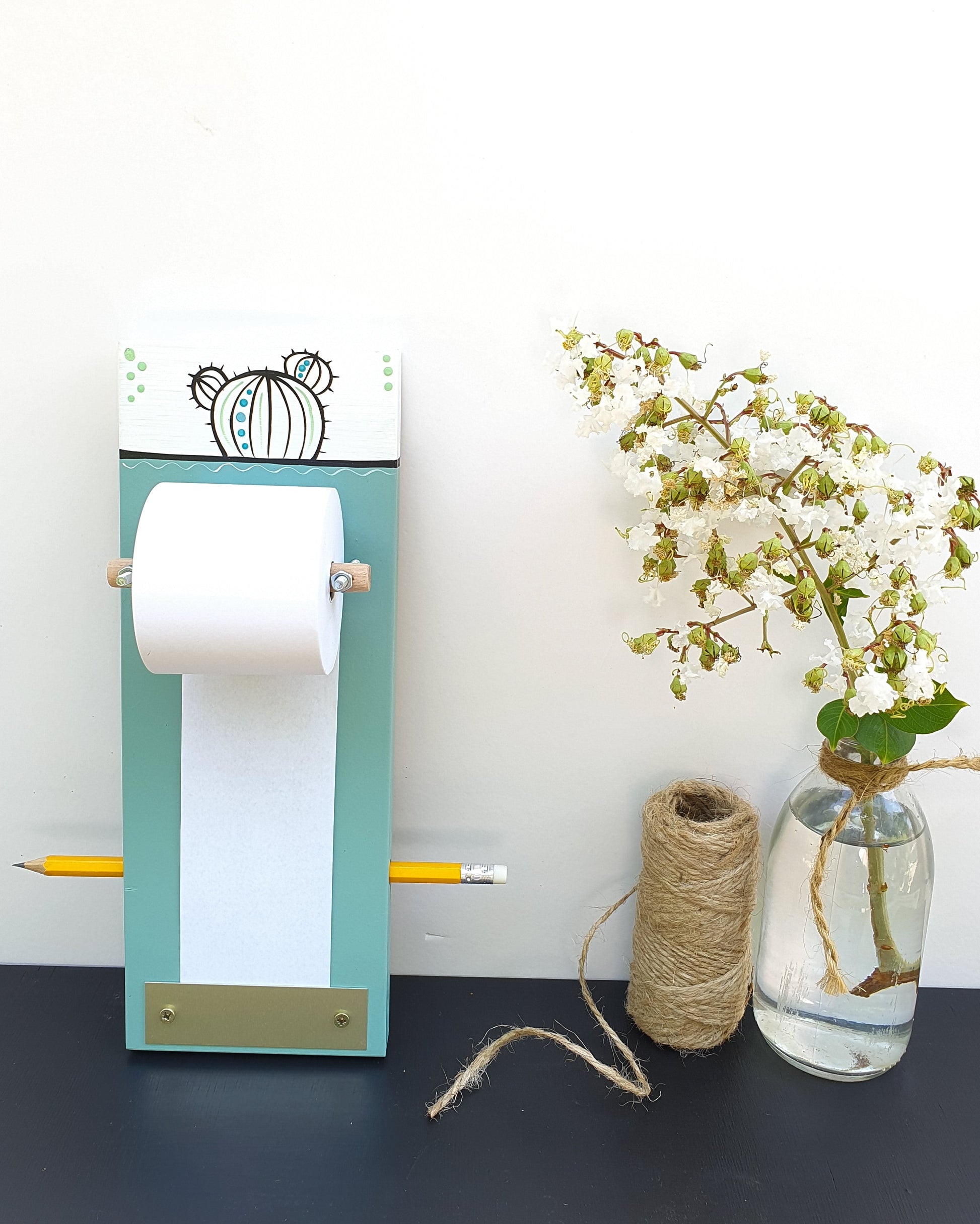 מגנט למקרר תכלת טורקיז עם קקטוס   מצויר ביד פנקס קניות למטבח מתנה  נהדרת לפסח מתנה לבית חדש מתנה לאמא