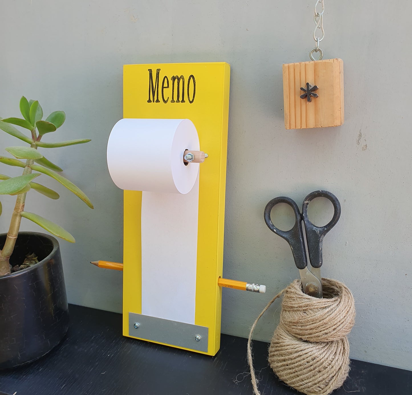 Astar | מגנט למקרר לרשימות פנקס קניות